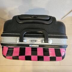 キャリーケース市松模様の画像