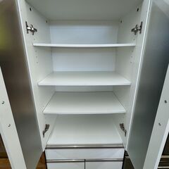【ジャングルジャングル堺初芝店】　ニトリ　食器棚　ホワイト　幅550mm × 奥行400mm × 高さ1780mm　堺市（東区　西区　北区　南区　堺区　美原区）高石市　泉大津市　忠岡町　和泉市　松原市　大阪狭山市の画像