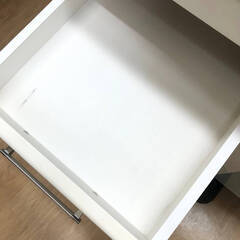 ss7682　キッチンボード ホワイト 幅80cm 鏡面仕上げ 家電ボード 扉収納 スライドテーブル コンセント1口 白 キッチンカウンター レンジ 家電 ボード 食器棚 台所 収納 ラック ガラス扉 ニトリ レンジボード 中古の画像