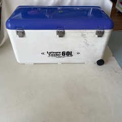 レジャークーラー クーラーボックス 60L 大型クーラー キャンプ 釣り アウトドア レジャー 大容量 ハンドル 車輪付き 中古品  の画像