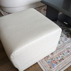 オフホワイトのソファ3点セットです。の画像