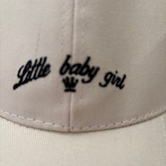 オフホワイトキャップの画像