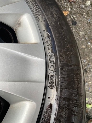 トヨタ純正ホイルキャップ付きタイヤ