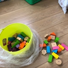 知育玩具、積み木などの画像