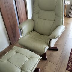 リクライニングチェア　オットマン付きの画像