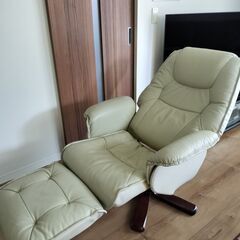 リクライニングチェア　オットマン付きの画像
