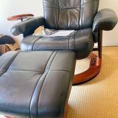 服部家具　リラクニングチェア　本革　黒　オットマン付きの画像