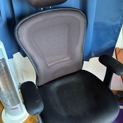 パソコンデスクと椅子の美品セット
の画像