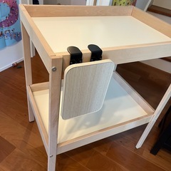 オムツ替え台　IKEA スニーグラル +　折り畳み袖机の画像