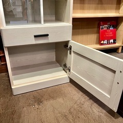 【武蔵小山店】 食器棚　コンパクト　カップボード　キッチン収納　ガラス扉　スリム収納　コンパクト家具　収納棚　木製棚　戸棚　ナチュラル家具　北欧風　シンプル家具　収納家具　棚　中古家具　おしゃれ家具の画像