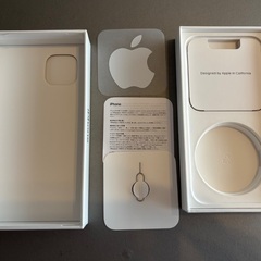 【箱と付属品：未使用】 iPhone13空箱（ホワイト、ブラック）、USB-c-Lightningケーブルなど(Apple純正)の画像
