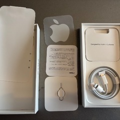 【箱と付属品：未使用】 iPhone13空箱（ホワイト、ブラック）、USB-c-Lightningケーブルなど(Apple純正)の画像