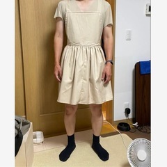 ベージュのエプロンの画像