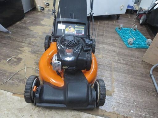 新品同様前輪自走芝刈り機バケット付き