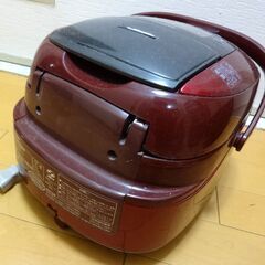 ■傷あり■東芝 5.5合炊き 炊飯器 真空かまど炊き RC-10VRF 2012年製 IH炊飯器 グランレッドの画像