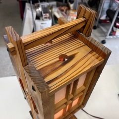 和風 手提げ行灯型 枕元 照明器具 点灯確認済み 100V 昭和レトロ 木製 行燈 焼杉 中古品 ④の画像