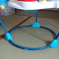赤ちゃん歩行器の画像