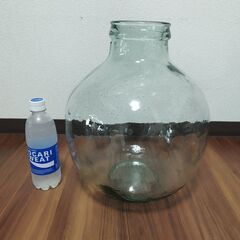 【かなり大きい】ガラス壺/ガラス瓶/ガラス花瓶の画像