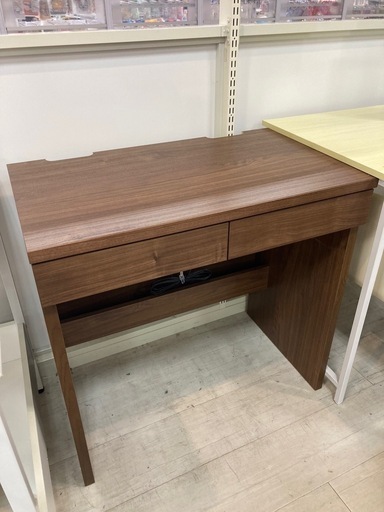 取りに来れる方限定！コンパクトデスクです！