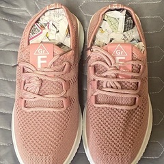 🉐22.5cm通気性抜群ピンクのスニーカー❣️の画像