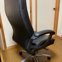 イトーキ本革オフィスチェアの画像