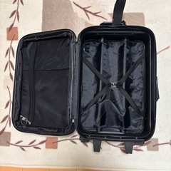 ブラック　スーツケースの画像