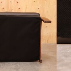 ≪zyb2355ジ≫karimoku/カリモク家具 3人掛けソファ WT3303M033 本革張り/合成皮革 ナラ/オーク WT33モデル 中古家具/宮城県仙台市 70620-18の画像