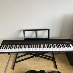 電子ピアノ(カバー、台付き)受取り場所から10km無料配送可能 の画像