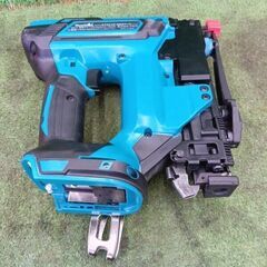 マキタ ST421D 充電式タッカ 本体のみ【野田愛宕店】【店頭取引限定】【中古】管理番号：IT8MZTX1DJKWの画像