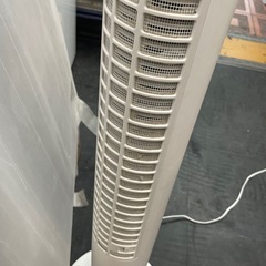 【中古】¥2,000 リモコン付きタワーファン【IG063】の画像