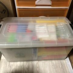 【松本市引き取り限定】人気の消耗品詰め合わせ（衣装ケース付き）の画像