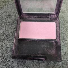 レブロン使用感ありチークとおまけの画像