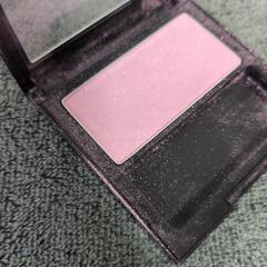 レブロン使用感ありチークとおまけの画像