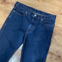 GU ダークブルー スリムフィット デニム　Lの画像