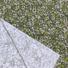 【手芸用品】布地　生地　緑色　ボタニカル柄　花柄の画像