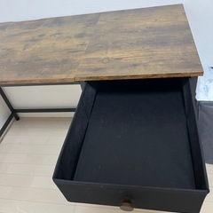ゲーミングデスクの画像