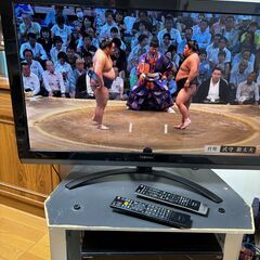 東芝REGZA（テレビチューナー、液晶モニター、テレビ台一式）￥０円でお譲りします。の画像