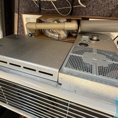 美原店 未使用 コロナ 床暖 FF式石油ストーブ UH-F7024PK ホワイト 木造18畳/コンクリート29畳 床暖3畳～10畳 密閉式 FF式輻射 の画像