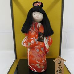 置物 ガラスケース付き 日本人形 「十六夜」 幅28.5cm×奥行25.5cm×高さ38.5cmの画像