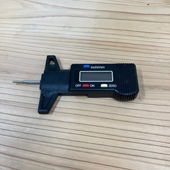 W2507-612 タイヤゲージ デジタル表示 通電確認済み 中古の画像