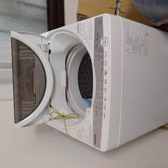 そふぁ、ベッド、こんろ、テーブル、洗濯機の画像