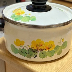 昭和から使い込まれた鍋 レトロ 花柄の画像
