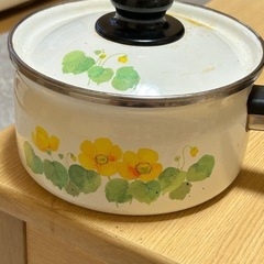 昭和から使い込まれた鍋 レトロ 花柄の画像