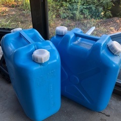灯油用ポリタンク18ℓ2個の画像