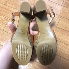 スエードサンダルの画像