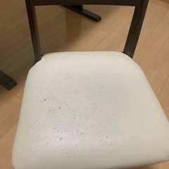 ４人掛けテーブルの画像