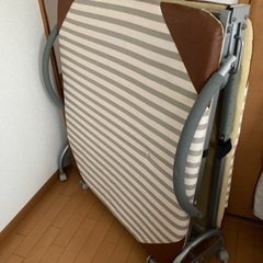 折りたたみベッドの画像