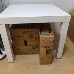 白いテーブル（IKEA）の画像