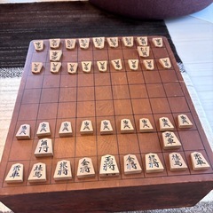 将棋盤と駒のセットの画像