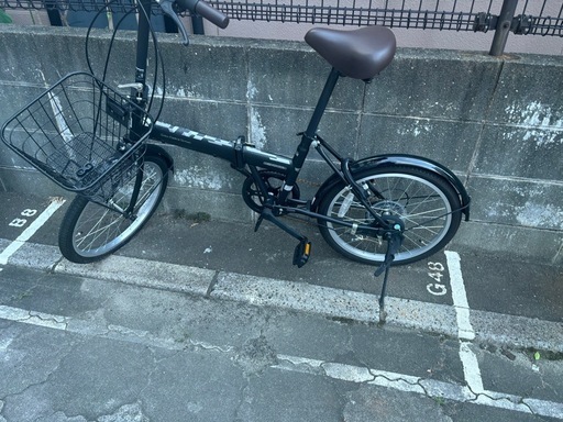 【美品】前カゴ付き折りたたみ自転車（2023年購入大阪京橋駅・お引取り限定) 折りたたみ自転車カゴ付き (肉まん) 千代県庁口の折りたたみ